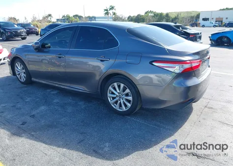 2018 Toyota Camry Le из США, поврежденный, VIN 4T1B11HK3JU603533